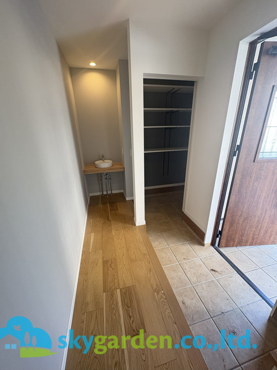 茅ヶ崎市萩園　新築戸建　全8棟1号棟の玄関