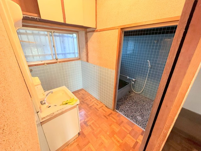 小浜町貸家の洗面所