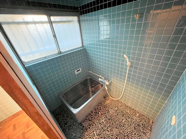 小浜町貸家の浴室