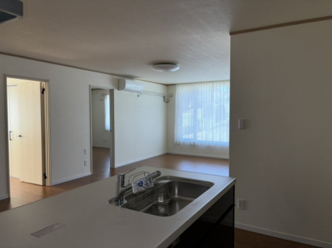 北見市小泉６７５番６１　新築平屋建　の居間・リビング