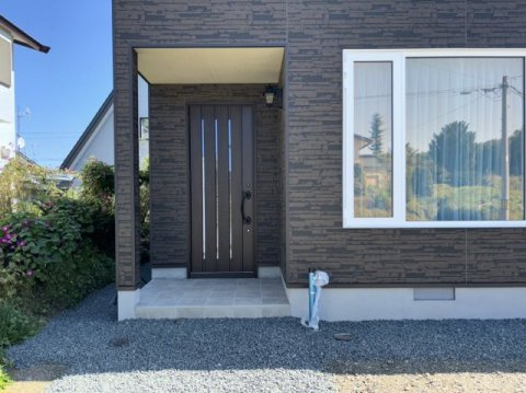 北見市小泉６７５番６１　新築平屋建　の玄関