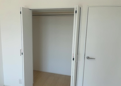 【収納】 | グランドハイツ相模原 | デザイン性を重視しすぎて収納が少なかった！なんてことにならないため、事前に現地で収納の数を確認しておくことをお勧めします。クローゼット以外にも床下収納や屋根裏収納、パントリーなどもチェックしましょう。