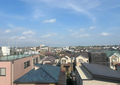 【展望】 | グランドハイツ相模原 | 眺望の良さを楽しめるダイニングキッチンで家族団らんの時間を過ごしてはいかがでしょうか。バルコニーから見える景色を家族で眺める時間は、時間が経つのを忘れてしまいそうですね。是非、現地を見に行きましょう！