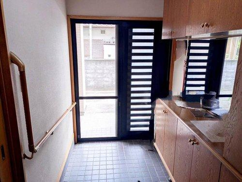 海南市小野田の玄関