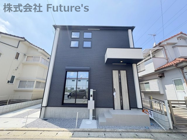 三郷市戸ケ崎1丁目　新築戸建　全1棟の外観|小学校まで4分、コンビニ・ドラッグストアまで2分など生活利便施設が充実したロケーション