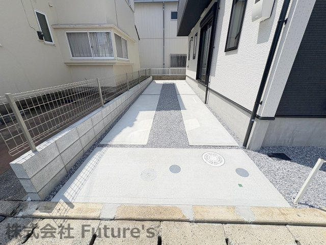 三郷市戸ケ崎1丁目　新築戸建　全1棟の駐車場|カースペース縦列2台可能