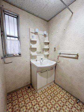 和歌山市六十谷の独立洗面台