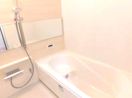 ロータスヒルＢの浴室|ゆったり過ごせるお風呂です