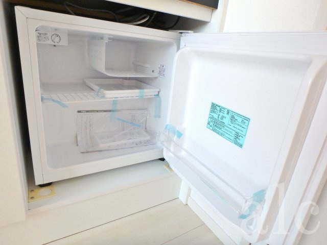 リージェンシー練馬A棟のその他|キッチン下にはミニ冷蔵庫。取り外しが可能ですのでロフト部につけてもGood♪