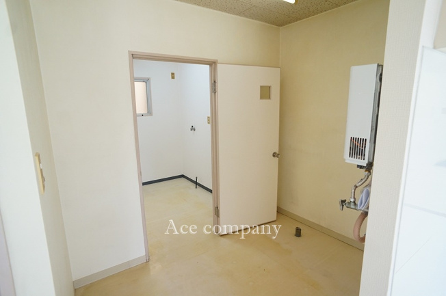 【内装】 | 平野区瓜破西1丁目 | 【2階：ROOM3】の入り口付近。