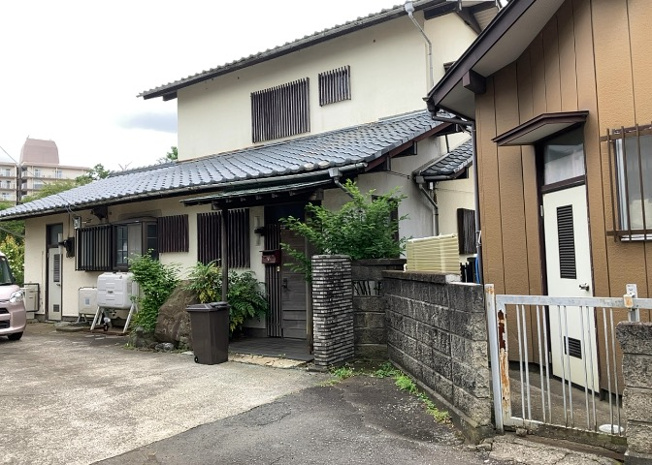 【外観】 | 物件の詳細については、現地を見てわかること以外に、役所や法務局などで調べないとわからないことがあります。そのため、現地に行く場合は、もしこの物件を買ったらどのような生活ができるかをイメージしましょう。