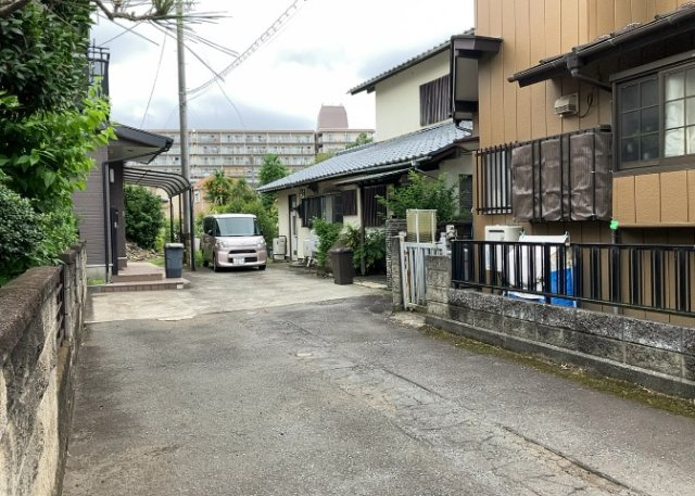 【外観】 | 家を建てる前提で土地を探している場合、地盤の丈夫さは譲れない条件の一つです。地盤が脆弱だと追加工事が必要となります。また、過去に地盤沈下や液状化現象を起こした土地は、できるだけ避けた方がいいでしょう。
