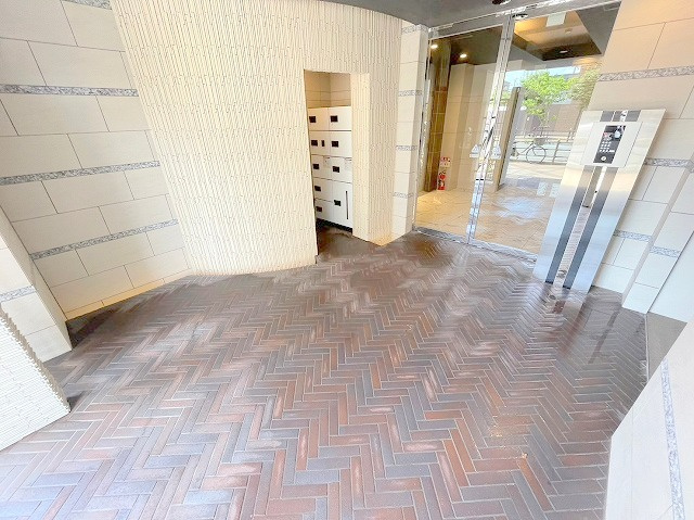 アバンティ淡路のエントランス