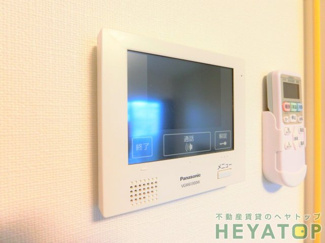 【セキュリティ】 | モニター付きドアホンで安心確認（同仕様写真）