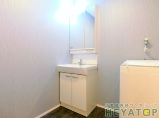 【洗面所】 | 忙しい朝の身支度に便利な洗面化粧台（同仕様写真）