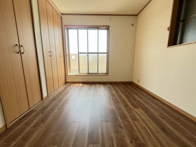 辻之戸建ての洋室