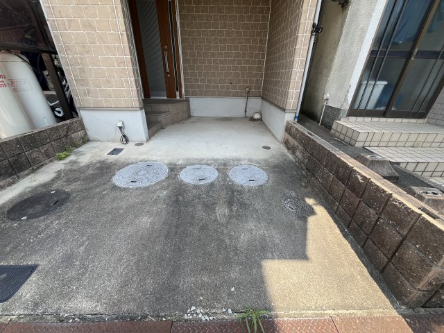 辻之戸建ての駐車場