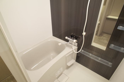 【浴室】 | クラッシー博多 | 別号室の写真になります。現況優先。