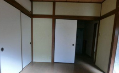 塚本マンションの居間・リビング