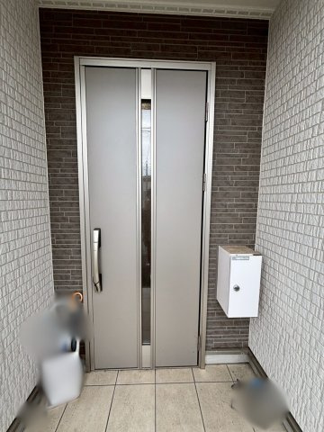 泉佐野市日根野戸建の玄関