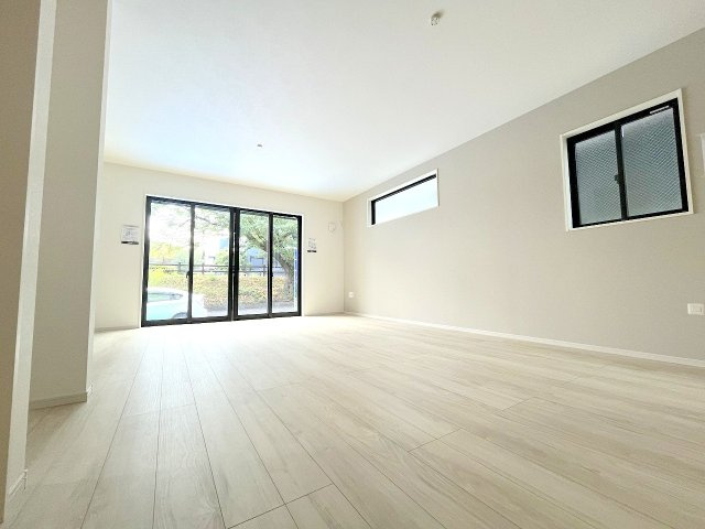 福生市南田園3丁目　新築戸建の居間・リビング