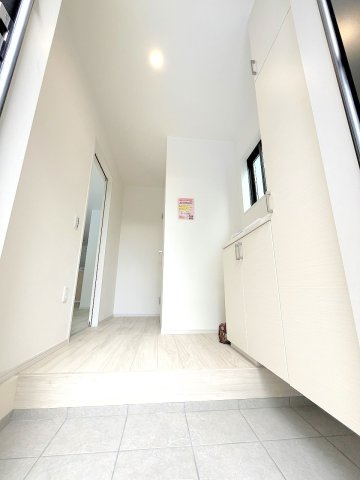 福生市南田園3丁目　新築戸建の玄関