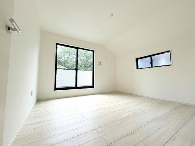 福生市南田園3丁目　新築戸建の洋室