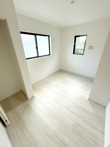 福生市南田園3丁目　新築戸建の洋室