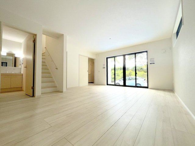 福生市南田園3丁目　新築戸建の居間・リビング