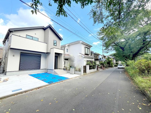 福生市南田園3丁目　新築戸建の前面道路含む現地写真