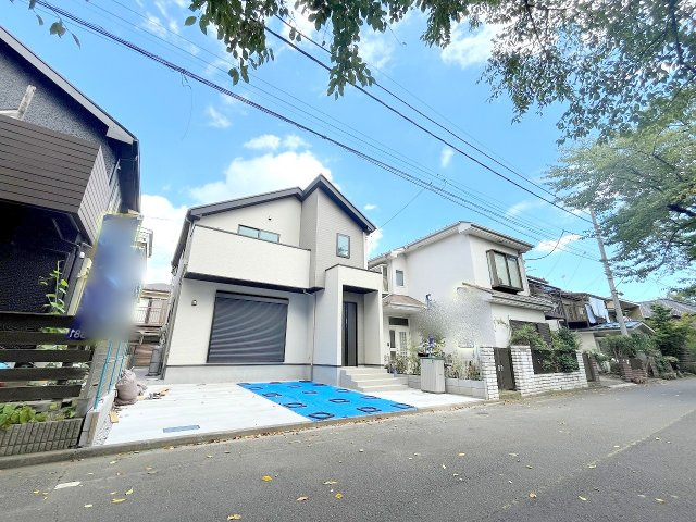 福生市南田園3丁目　新築戸建の前面道路含む現地写真
