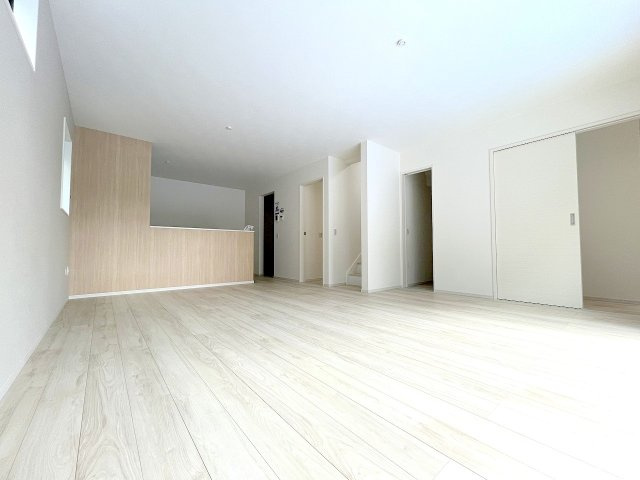 福生市南田園3丁目　新築戸建の居間・リビング