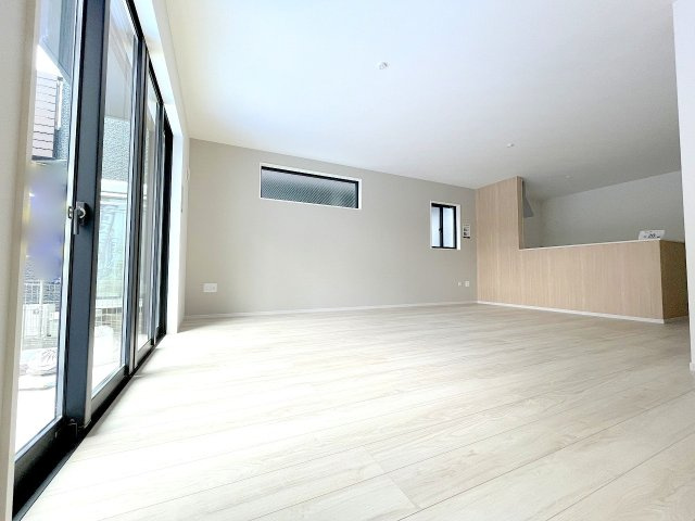 福生市南田園3丁目　新築戸建の居間・リビング