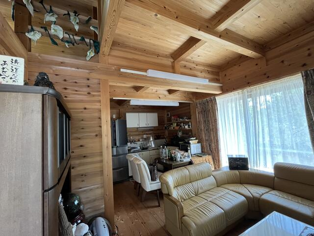 中津川市茄子川　戸建ての居間・リビング