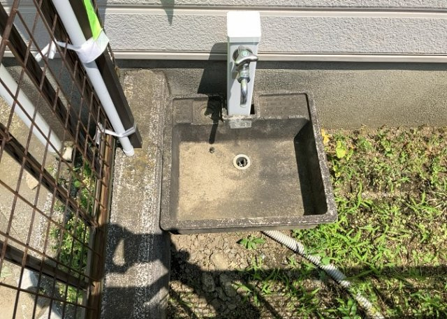 【設備】 | 敷地内に散水栓や立水栓があると便利です。水道水を直接利用できるため、水を運ぶ手間を省くことが出来ます。大量の水を必要とする洗車作業や清掃などに役立ちます。その他設備とあわせて、現地でご確認ください。