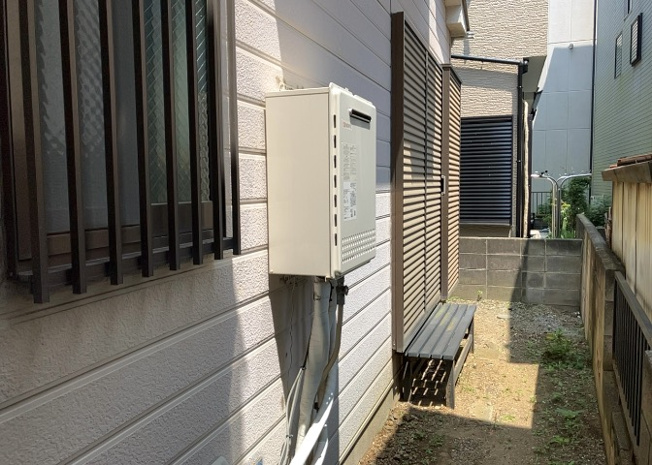 【発電・温水設備】 | 省エネ給湯器とは従来型の給湯器より熱効率が高く、少ない燃料でたくさんのお湯を沸かすことが出来る高効率な給湯器のことを指します。また、省エネ給湯器には種類があり、利便性や効果なども様々です。