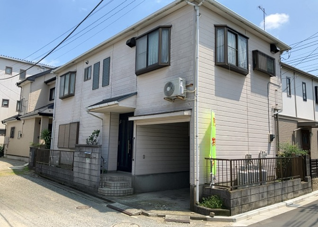 【外観】 | 木造住宅とは土台、壁、柱など建築物の強度を支える構造体の材に木が使用されている構造を指します。構造体は建物の自重を支えるだけではなく風圧や水圧、積裁荷重などあらゆる衝撃に耐えるための基礎です。