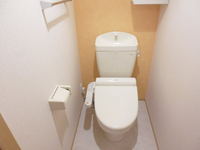 グランドソレーユRSのトイレ|落ち着いた色調のトイレです