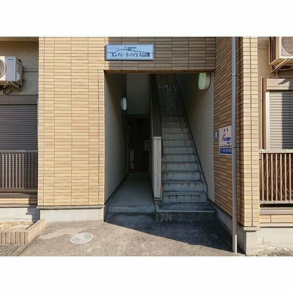 コンパートハウス高畑のエントランス