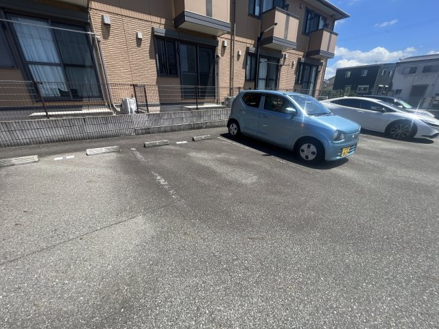 プランドール堂本の駐車場