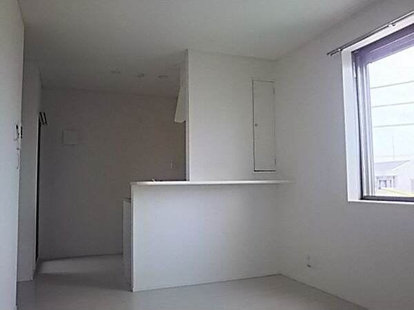 ロイヤルレジデンス高畑の居間・リビング