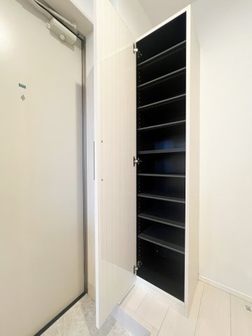 ロイヤルレジデンス高畑の玄関