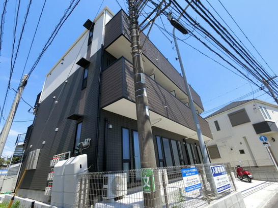 グレード感のあるタイル張り玄関 