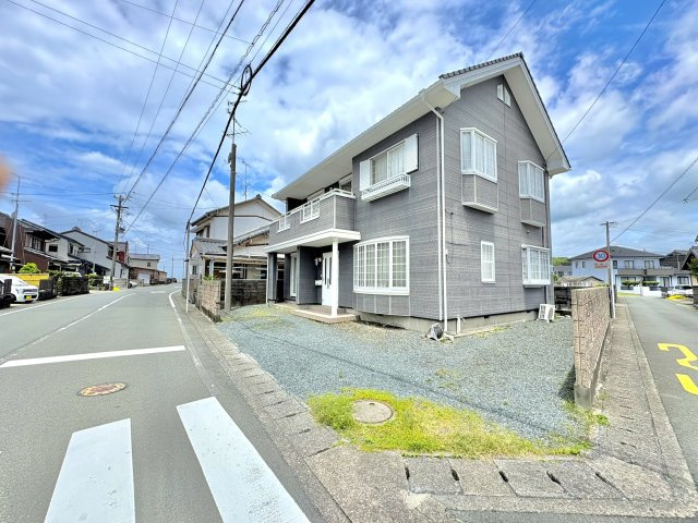 売中古戸建　中央区舞阪町舞阪の前面道路含む現地写真|南東角地で日当たり良好です。