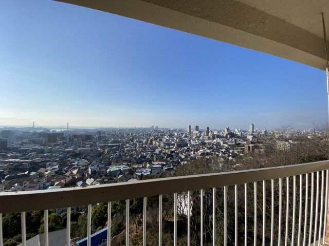ヒルズ岡本のバルコニー