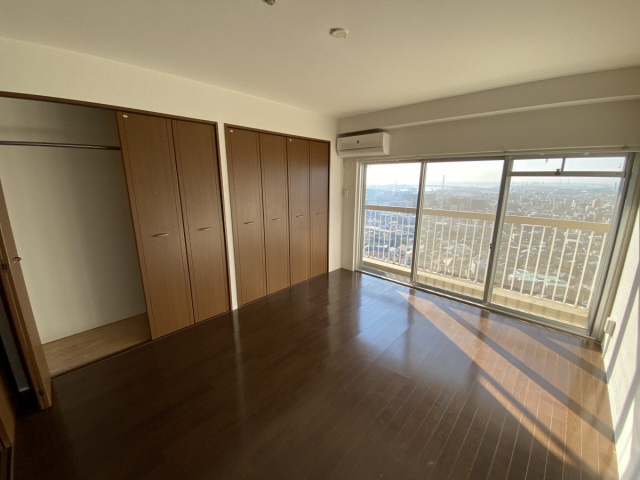 ヒルズ岡本の居間・リビング