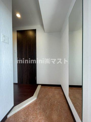 プレジオ鎗屋町の玄関