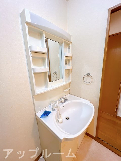 春日井市大留町８丁目のアパートの洗面所