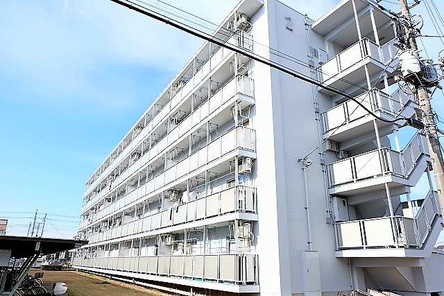 ビレッジハウス秋多1号棟の外観