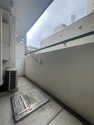 【バルコニー】 | アイセレブ箱崎駅前 | 別号室の写真になります。現況優先。